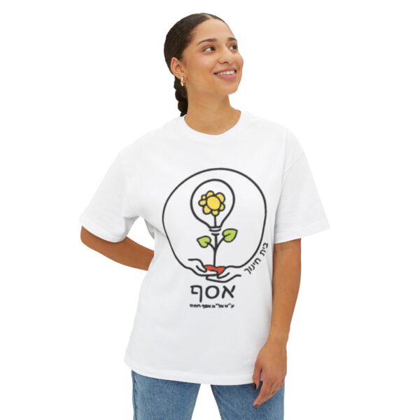 ⁦Unisex Oversized Boxy Tee with Floral Design, Casual Summer Style, Gift for Plant Lovers, Everyday Wear, Cozy Streetwear⁩ – תמונה ⁦3⁩